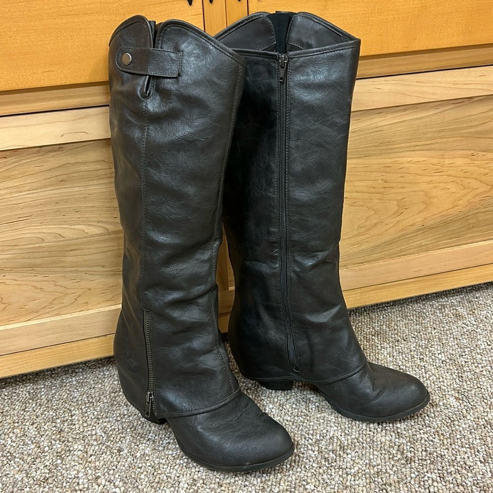 Dark brown knee high Fergie boots. Excellent condition!